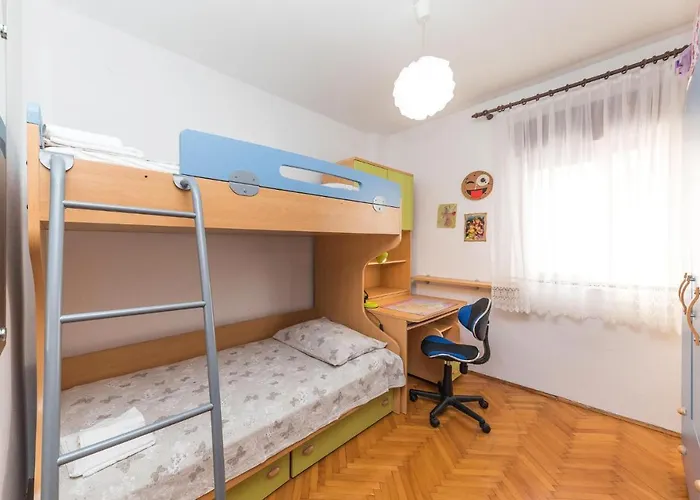 Apartamento Awesome In With Wifi