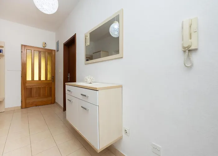 Apartamento Awesome In With Wifi Trogir