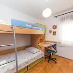 Appartement Awesome In With Wifi