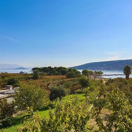 Lägenhet Awesome In With Wifi Trogir