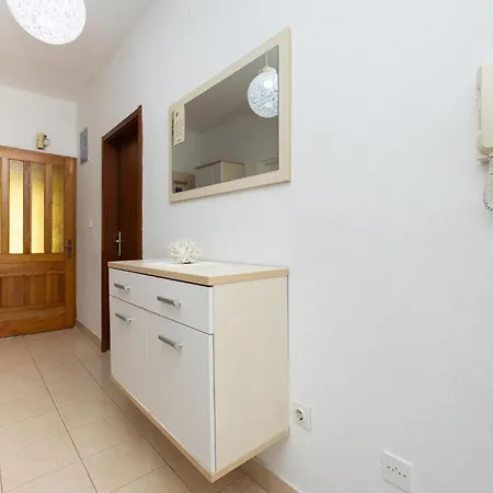 Lägenhet Awesome In With Wifi Trogir