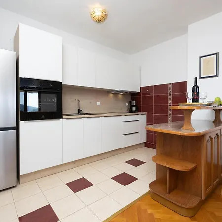 2 Bedroom In Apartman Trogir